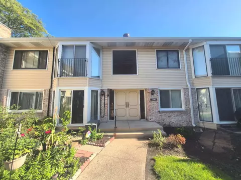 2640 Mitchell Dr #5, Woodridge, IL 60517