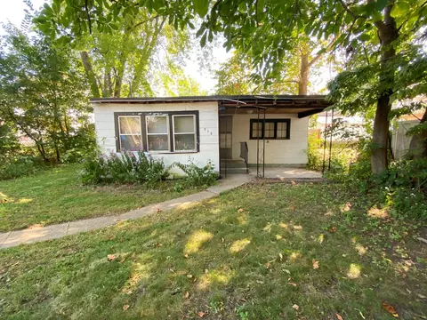 212 W 6th St, Dixon, IL 61021