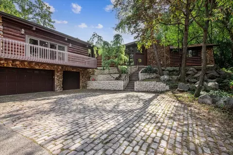 124 Deepwood Rd, Barrington Hills, IL 60010
