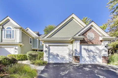 1057 Talbots Ln #A, Elk Grove Village, IL 60007