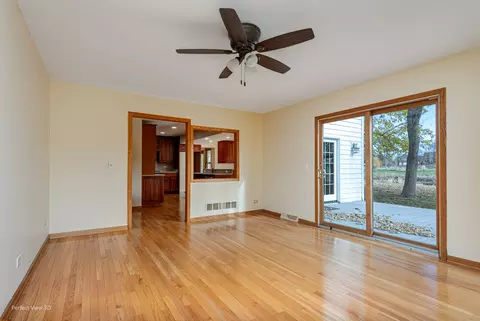 Living - Undisclosed, Naperville, IL 60563 photo 4 of 8