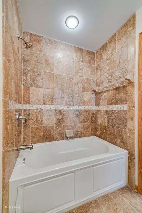 Bath - Undisclosed, Naperville, IL 60563 photo 3 of 3