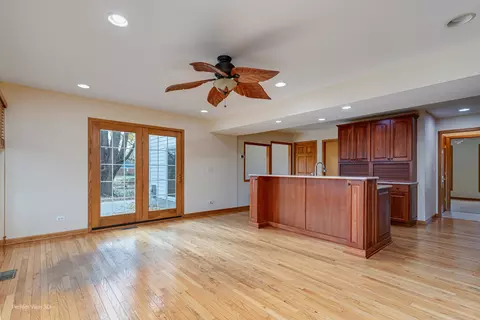 Living - Undisclosed, Naperville, IL 60563 photo 5 of 8