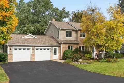 23 W620 Walnut St, Roselle, IL 60172