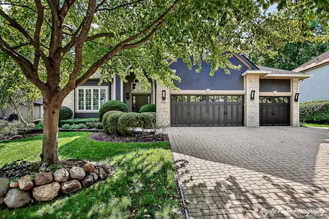 7493 Bittersweet Dr, Gurnee, IL 60031