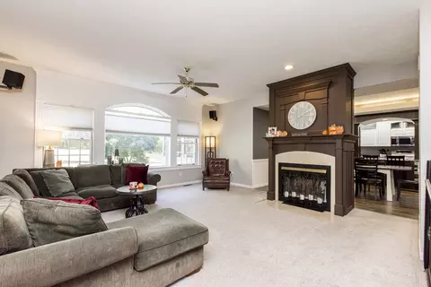 13765 Deer Ridge Rd, Bloomington, IL 61705 photo 8