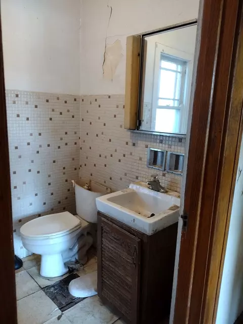 Bath - 4021 Deyo Ave, Brookfield, IL 60513 photo 1 of 1