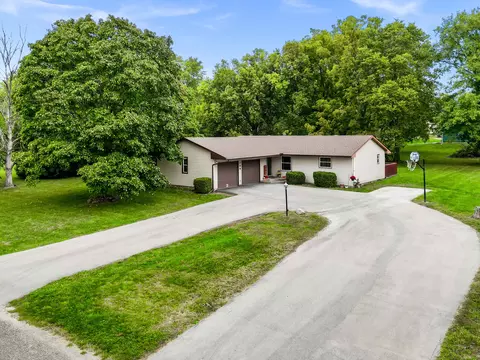 108 Cardinal Dr, Le Roy, IL 61752