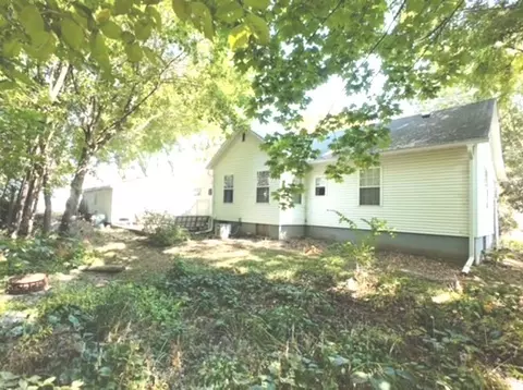 Exterior - 817 Chestnut Ave, Dixon, IL 61021 photo 3 of 15