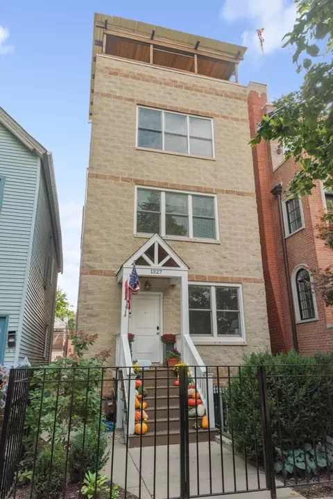 1327 W Roscoe St #2, Chicago, IL 60657