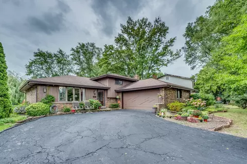 21 W211 North Ln, Itasca, IL 60143