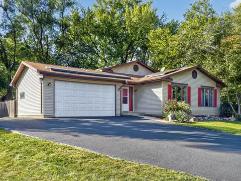 2501 S Birchwood Ave, Mchenry, IL 60051