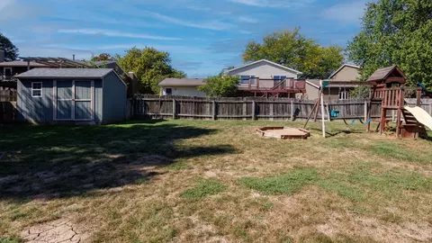 Exterior - 2007 Fallen Oak Rd, Bloomington, IL 61704 photo 10 of 12