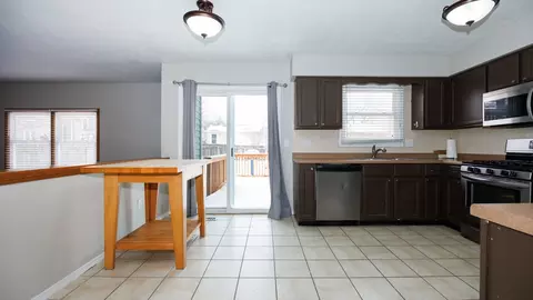 Kitchen - 2007 Fallen Oak Rd, Bloomington, IL 61704 photo 2 of 3