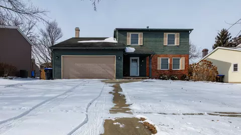 2007 Fallen Oak Rd, Bloomington, IL 61704