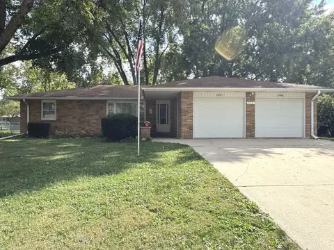 240 Snow St, Sugar Grove, IL 60554