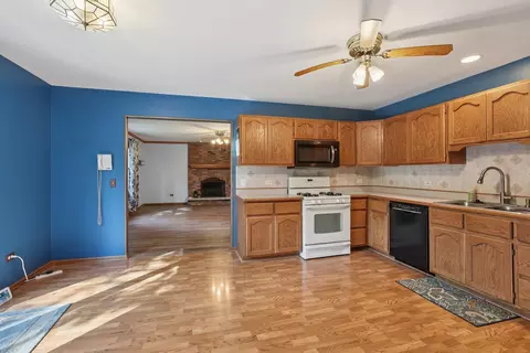 7718 Virginia Ct, Willowbrook, IL 60527 photo 8