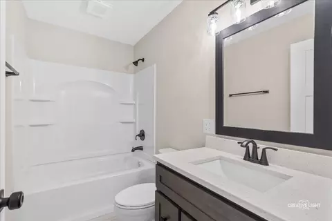 Bath - 1538 Elder Dr, Aurora, IL 60506 photo 1 of 3