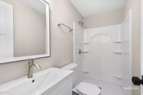 Bath - 1538 Elder Dr, Aurora, IL 60506 photo 2 of 3