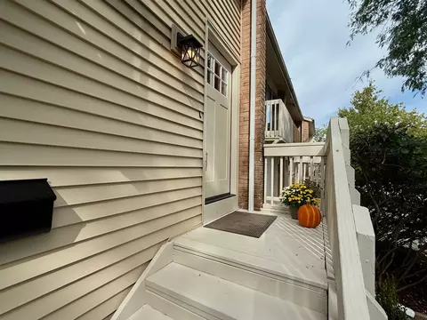 Exterior - 1538 Elder Dr, Aurora, IL 60506 photo 3 of 5
