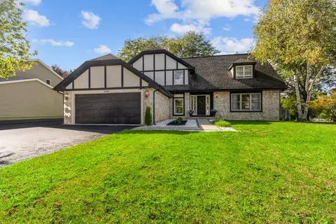 700 Fairfield Ln, Algonquin, IL 60102