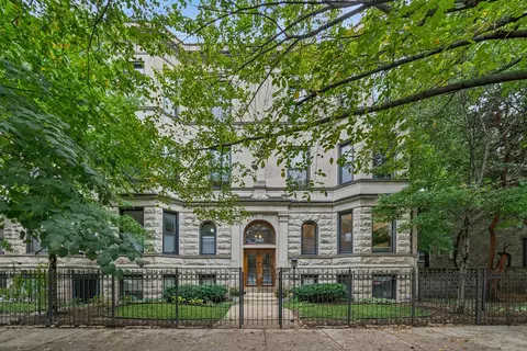 3826 N Fremont St #1N, Chicago, IL 60613