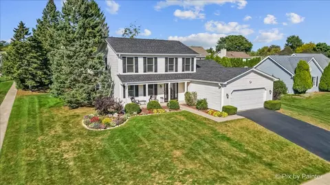 312 Wooded Knoll Dr, Cary, IL 60013