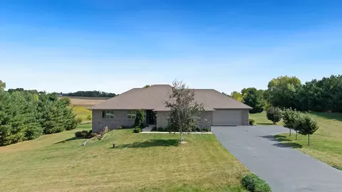 7683 N Kylewood Dr, Stillman Valley, IL 61084