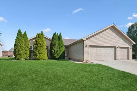 529 Chestnut Ln, Peotone, IL 60468