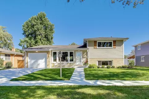 877 S Cedar Ave, Elmhurst, IL 60126