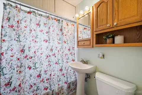 Bath - 2440 S 20th Ave, Broadview, IL 60155 photo 1 of 1