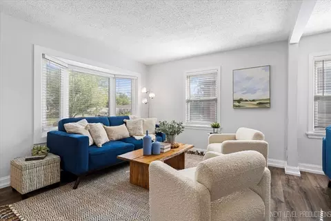 Living - 2440 S 20th Ave, Broadview, IL 60155 photo 2 of 5