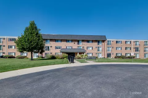 560 E Lawrence Ave #307, Roselle, IL 60172