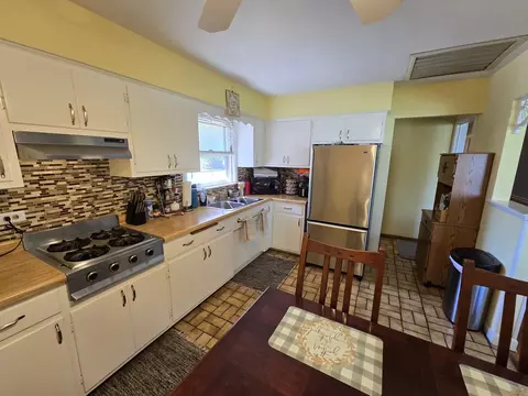 14944 Springfield Ave, Midlothian, IL 60445 photo 8