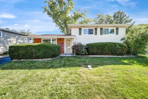 445 S Yale Ave, Addison, IL 60101
