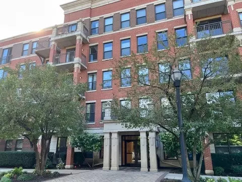 2335 W Belle Plaine Ave #506, Chicago, IL 60618