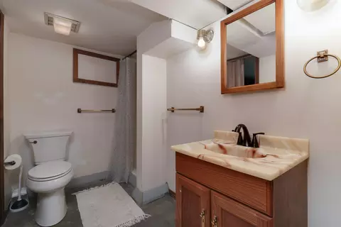Bath - 2202 E Lincoln St #7, Bloomington, IL 61701 photo 3 of 4