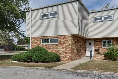2202 E Lincoln St #7, Bloomington, IL 61701