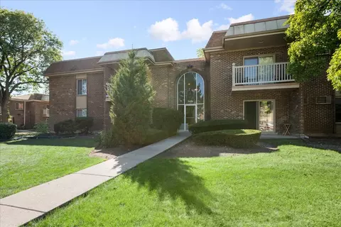 2426 N Kennicott Dr #1B, Arlington Heights, IL 60004