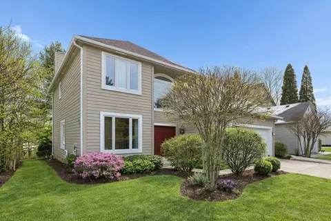 980 Half Day Rd, Highland Park, IL 60035