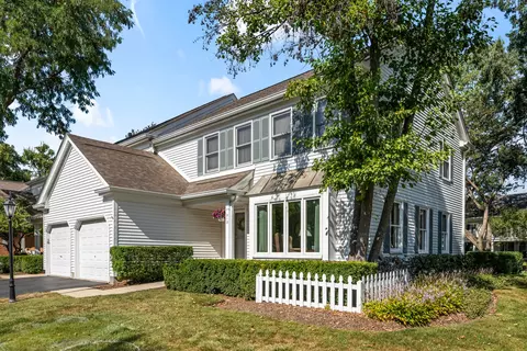212 Country Club Dr, Prospect Heights, IL 60070