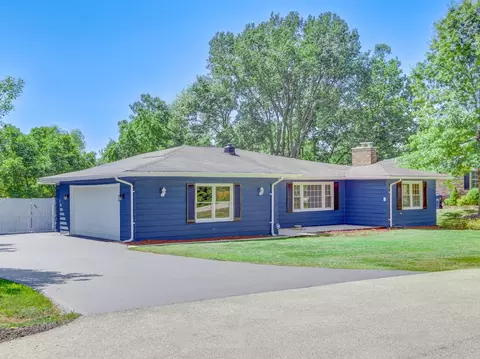 1122 Foster Ave, Lake Bluff, IL 60044