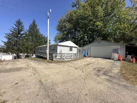 Exterior - 13629 Garden Plain Rd, Morrison, IL 61270 photo 2 of 8