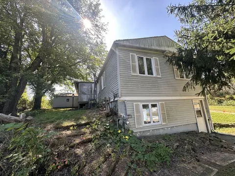 Exterior - 13629 Garden Plain Rd, Morrison, IL 61270 photo 3 of 8