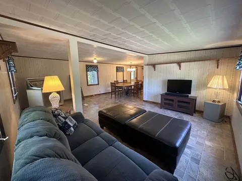 Living - 13629 Garden Plain Rd, Morrison, IL 61270 photo 2 of 3
