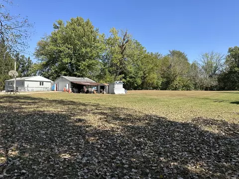Exterior - 13629 Garden Plain Rd, Morrison, IL 61270 photo 8 of 8