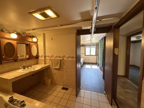 Bath - 13629 Garden Plain Rd, Morrison, IL 61270 photo 2 of 2