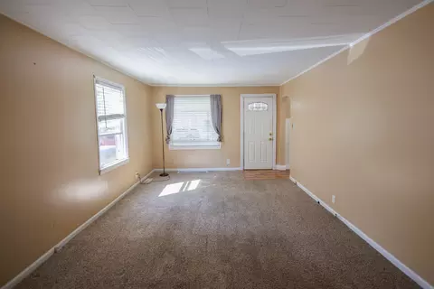 Living - 618 N 9th Ave, Kankakee, IL 60901 photo 2 of 2