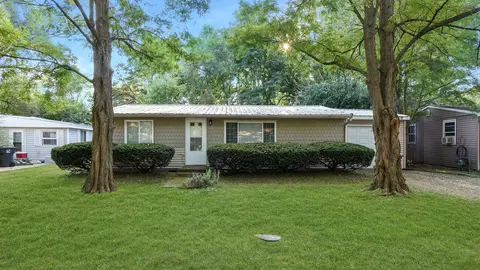 1004 S Pleasantview Dr, Tuscola, IL 61953