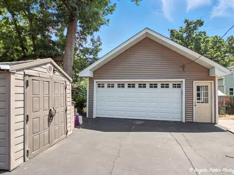 2912 Magellan Dr, Mchenry, IL 60051 photo 2